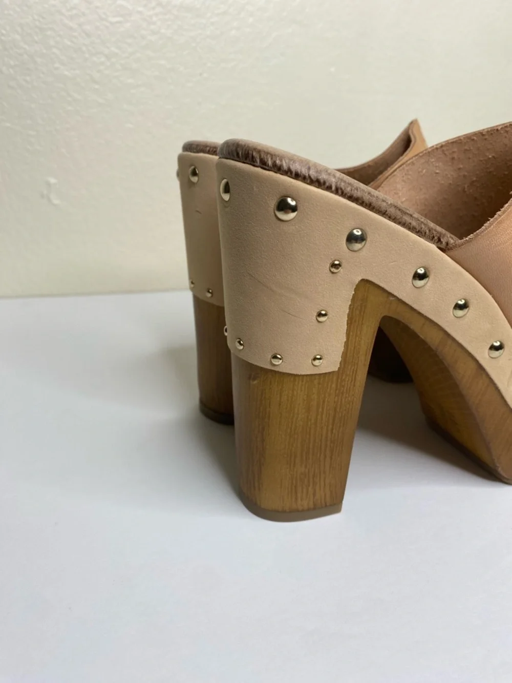 Chinese Laundry Women's Tan Leather Studded Platform Peep Toe Mules - Picture 4 of 14